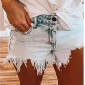 Cello ultra light washed high waisted sz m shorts